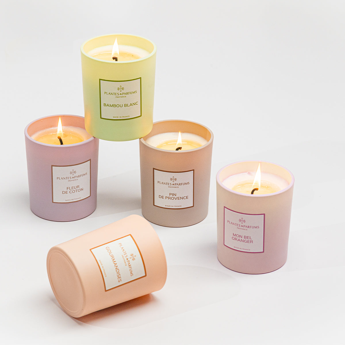 Frais, épicé ou floral : les bougies qui vous feront voyager