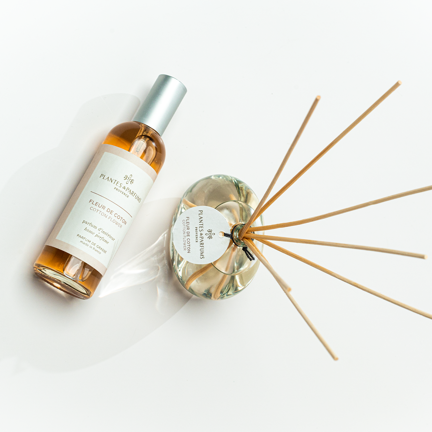 Quelle est la différence entre un diffuseur de parfum et un bouquet parfumé ?