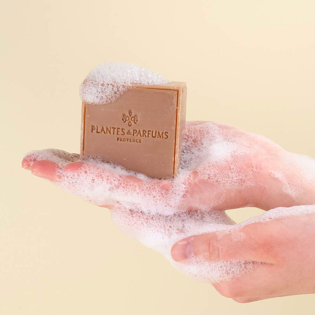 Découvrez les bienfaits du savon de Marseille : un trésor authentique pour la peau et la maison